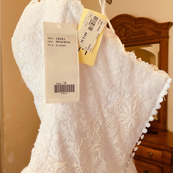 Private collection wedding dress from shop in PA. - Picture 2 of 5